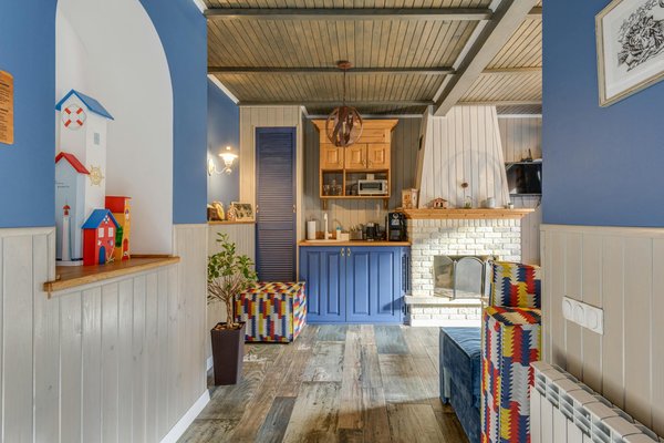 Comment aménager une aire de jeux aquatique pour enfants dans une piscine à profondeur adaptable ?